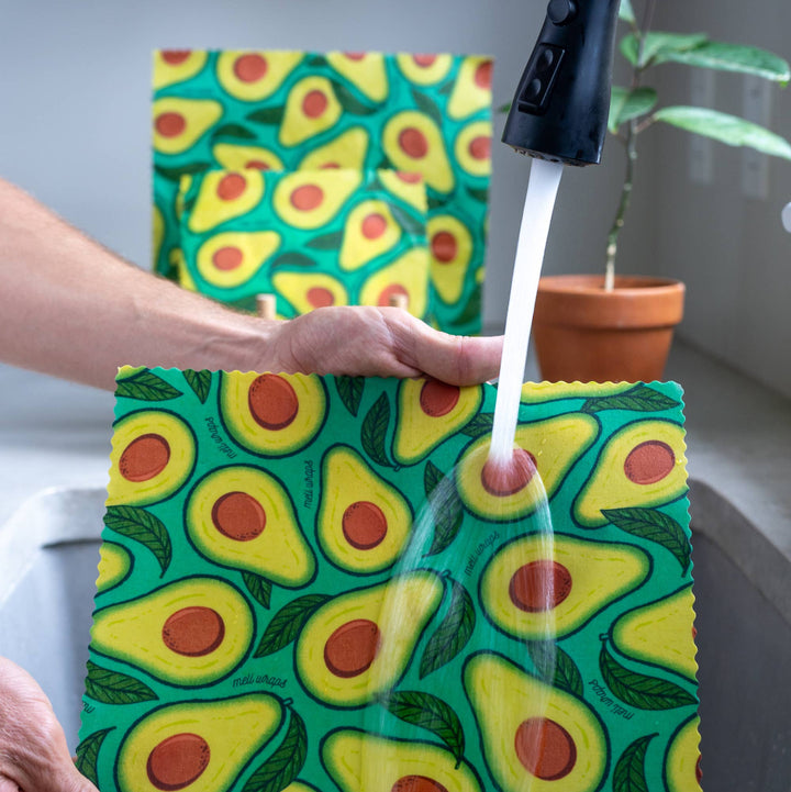 Rinsing Avocado Print Beeswax Meli Wraps® | Keeping It Pretty @ Spice Craze®