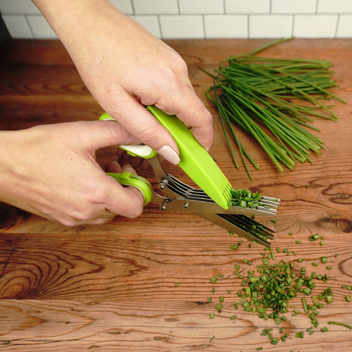Blade Cleaner Cleaning Chives from Herb Scissors | Blade Cleaner/Storage Case Included | RSVP International | Prepping & Cooking @ Spice Craze®